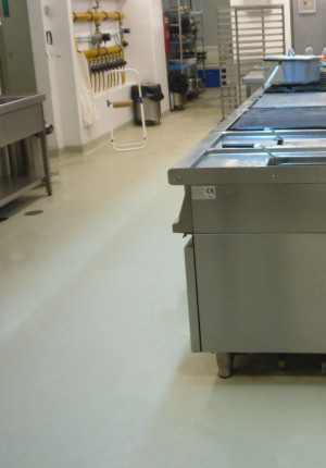 Cozinha Hospital Beatriz Ângelo – CASTANFLOOR PU CEM ANTIDERRAPANTE (2)
